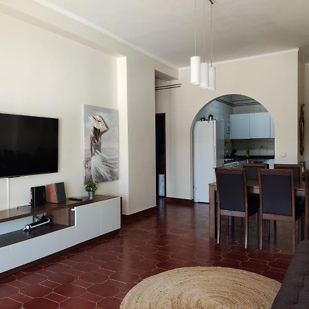 Apartment By The Beach! With Large Balcony! São Martinho do Porto Dış mekan fotoğraf