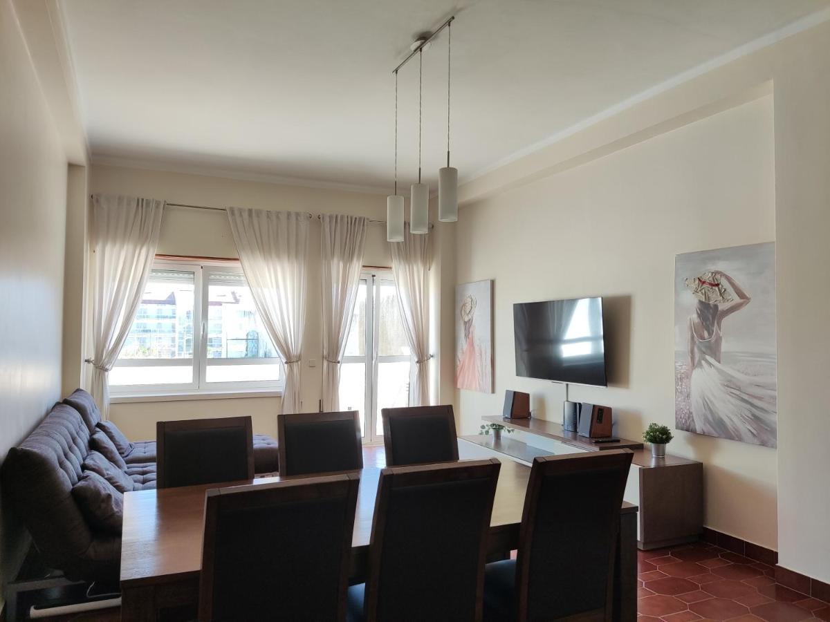 Apartment By The Beach! With Large Balcony! São Martinho do Porto Dış mekan fotoğraf