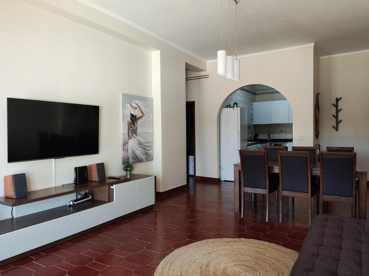 Apartment By The Beach! With Large Balcony! São Martinho do Porto Dış mekan fotoğraf