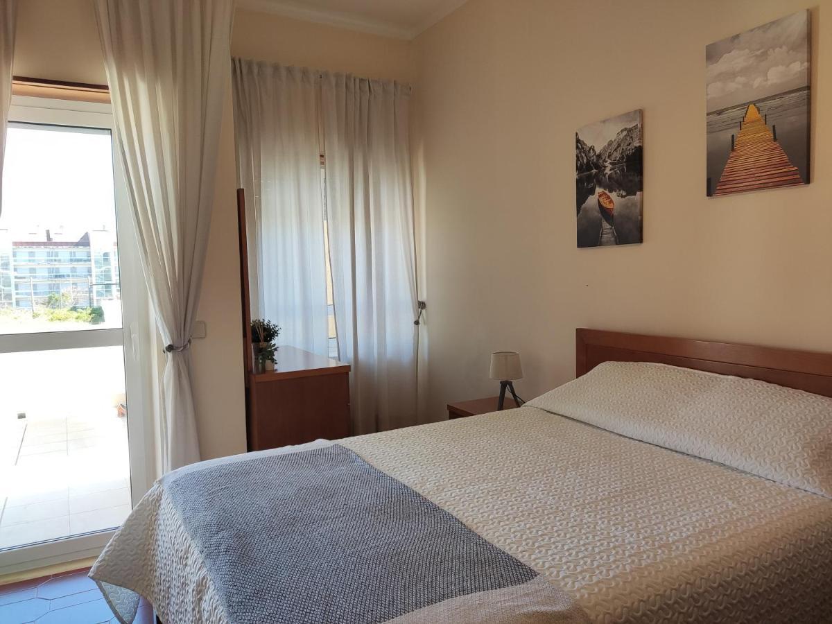 Apartment By The Beach! With Large Balcony! São Martinho do Porto Dış mekan fotoğraf