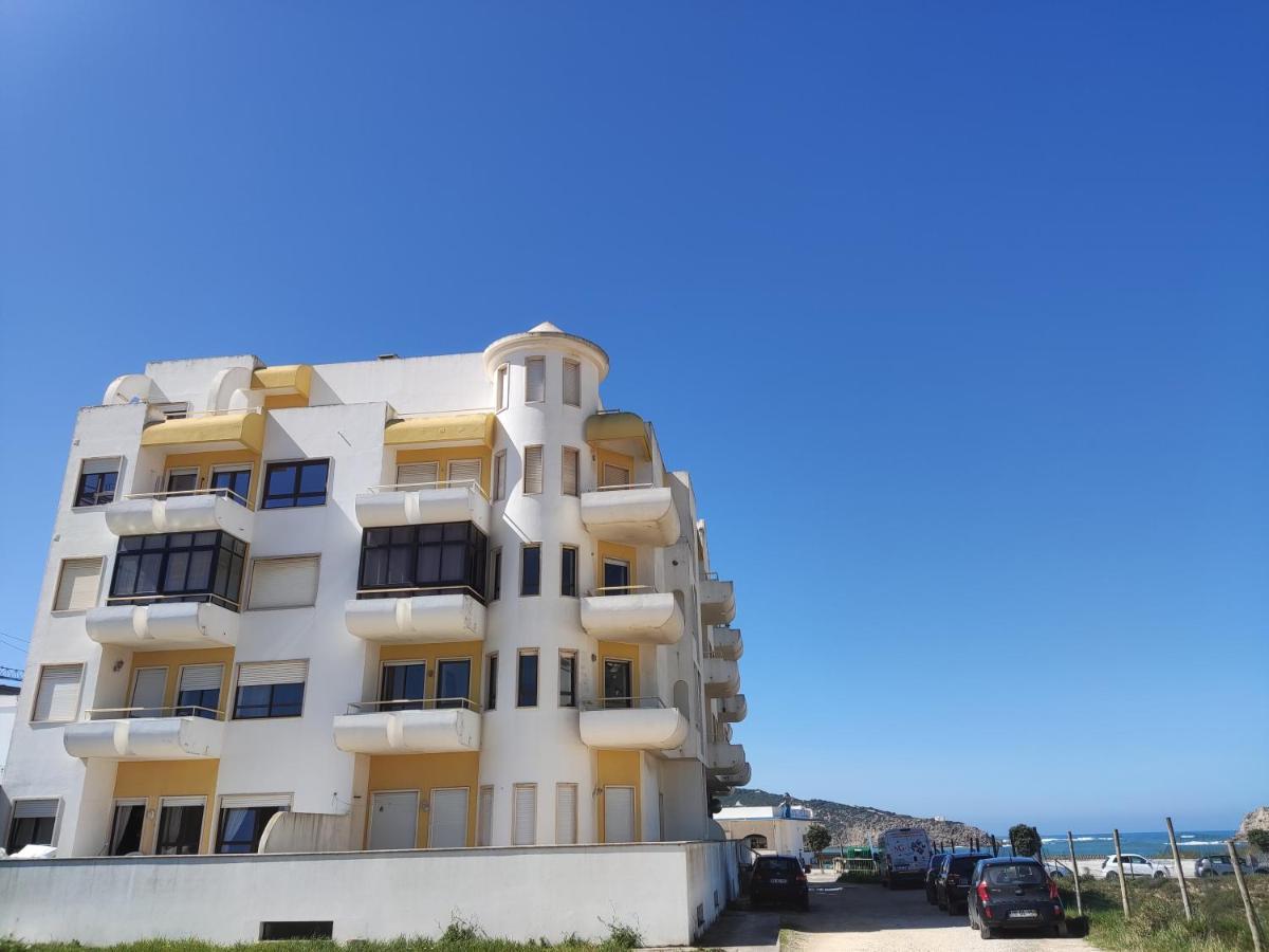 Apartment By The Beach! With Large Balcony! São Martinho do Porto Dış mekan fotoğraf